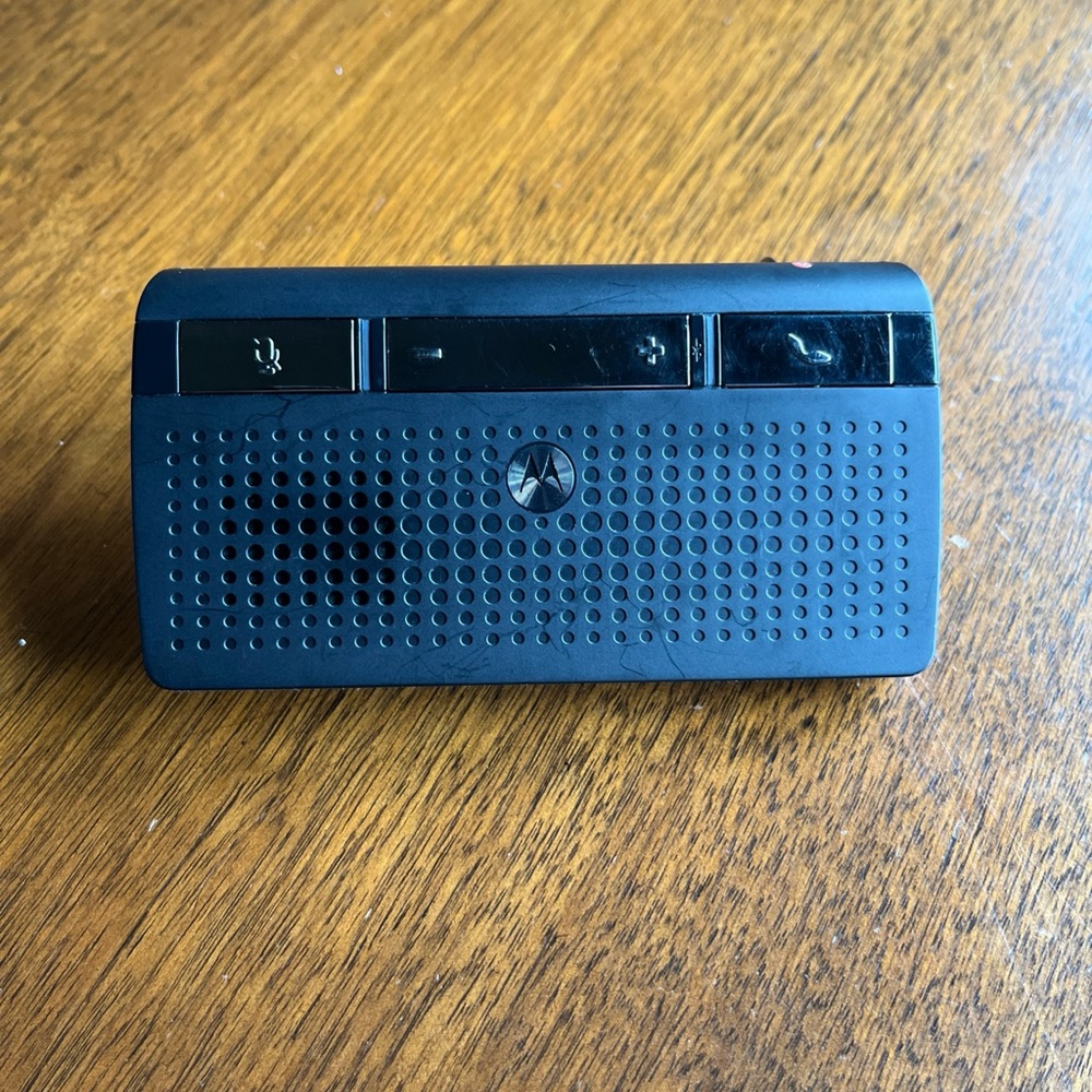 Motorola SYN3104B T215 Black Bluetooth Portable Car Speaker Phone Visor Clip
